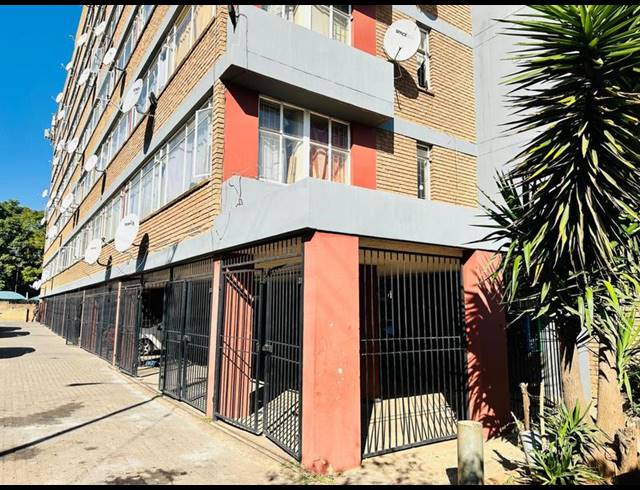 2 BEDROOM APARTMENT FOR SALE IN ARCADIA